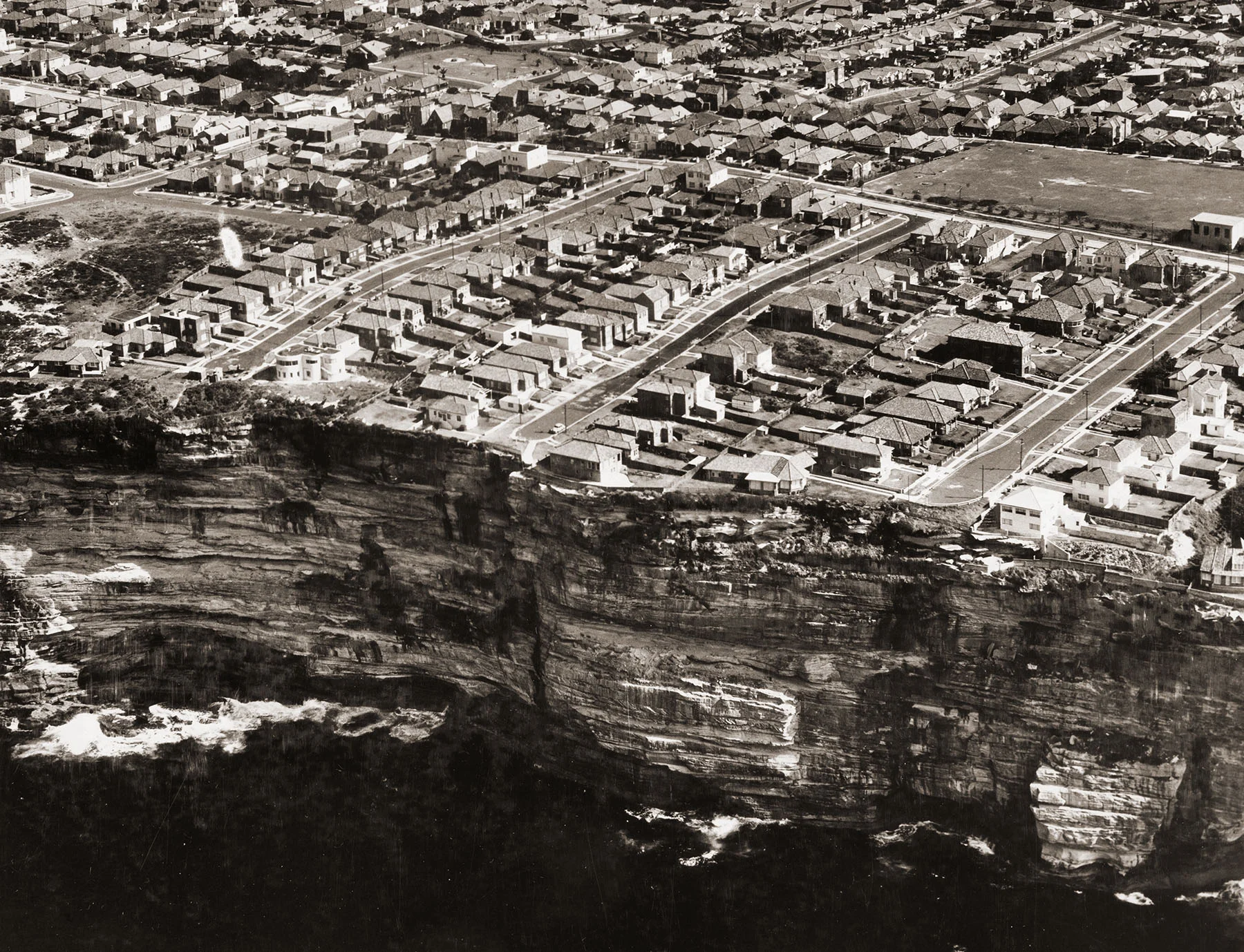 Sample pages from Dover Heights book showing text and historical photos